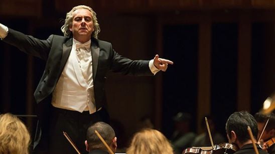 Imagem da notícia Interpretando o maestro João Carlos Martins nos cinemas, Alexandre Nero vai reger concerto na vida real