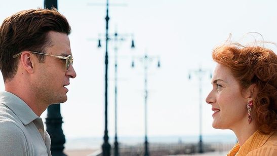 Kate Winslet e Justin Timberlake se encontram na praia em fotos inéditas de Wonder Wheel