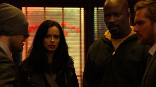 Os Defensores: Demolidor, Jessica Jones, Luke Cage e Punho de Ferro viram super amigos (só que não!) em trailer final