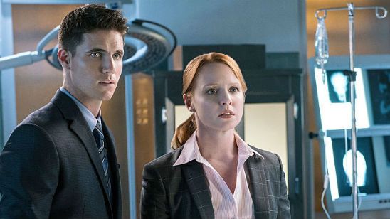 Imagem da notícia Arquivo X: Robbie Amell e Lauren Ambrose são confirmados na 11ª temporada