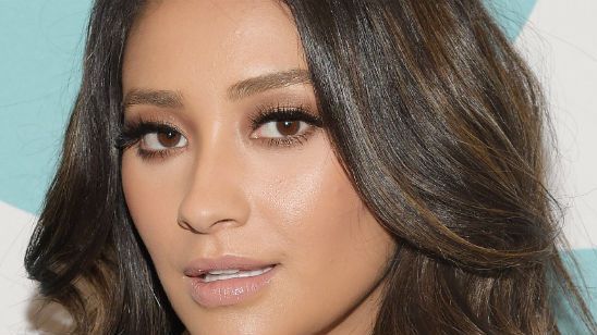 Imagem da notícia You: Estrela de Pretty Little Liars foi escalada para novo show de Greg Berlanti