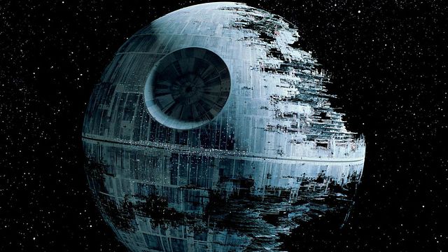 Imagem da notícia Han Solo: Foto de Ron Howard indica que Estrela da Morte pode aparecer no filme