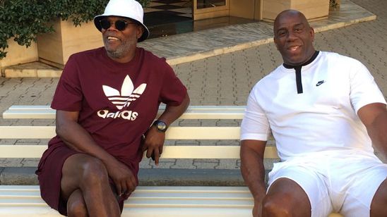 Imagem da notícia Samuel L. Jackson e Magic Johnson são confundidos com imigrantes por ex-modelo na Itália, gerando polêmica sobre racismo