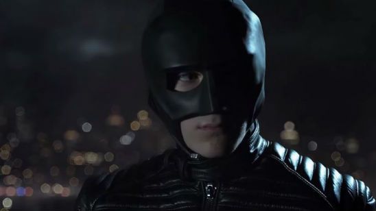 Imagem da notícia Gotham: Bruce Wayne aparece com uniforme improvisado do Batman em novo teaser