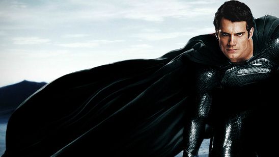 Imagem da notícia Liga da Justiça: Linha de brinquedos sugere que o Super-Homem usará o uniforme preto no filme