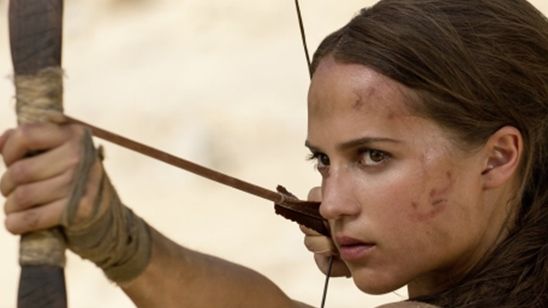 Imagem da notícia Lara Croft troca pistola por arco e flecha em imagem inédita de Tomb Raider