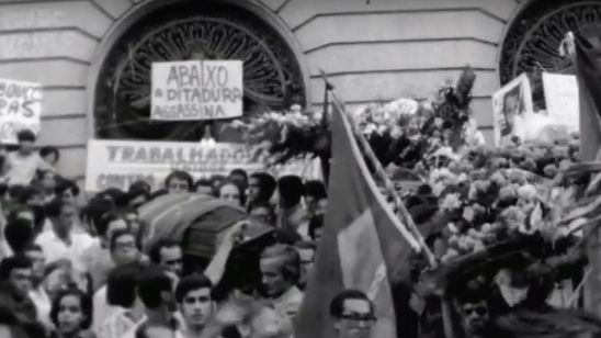 Imagem da notícia No Intenso Agora, novo documentário de João Moreira Salles, ganha trailer