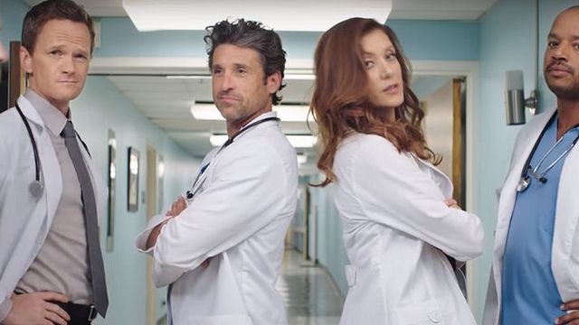Imagem da notícia Doogie Howser, Derek Shepherd e outros médicos da ficção se reúnem em comercial de plano de saúde