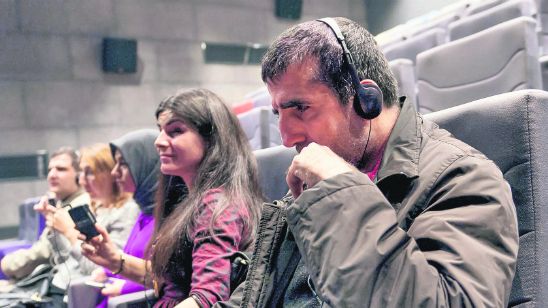 Imagem da notícia Cinemas brasileiros serão obrigados por lei a adaptar sessões para deficientes auditivos e visuais