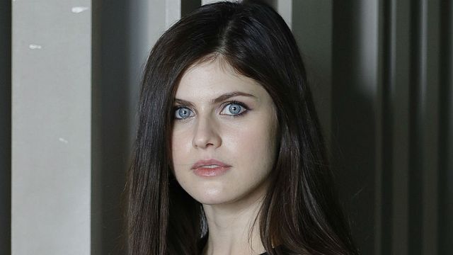 Imagem da notícia Alexandra Daddario vai estrelar filme de produtora de Um Cadáver Para Sobreviver