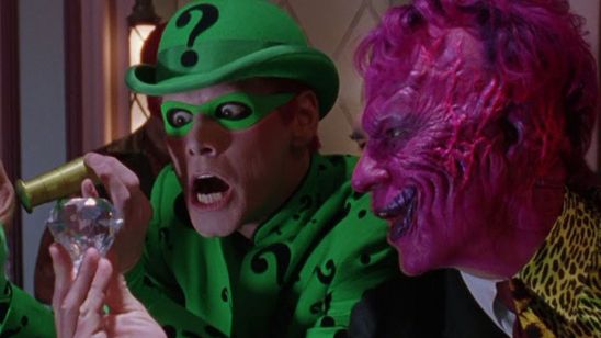 Imagem da notícia Tommy Lee Jones odiava trabalhar com Jim Carrey em Batman Eternamente