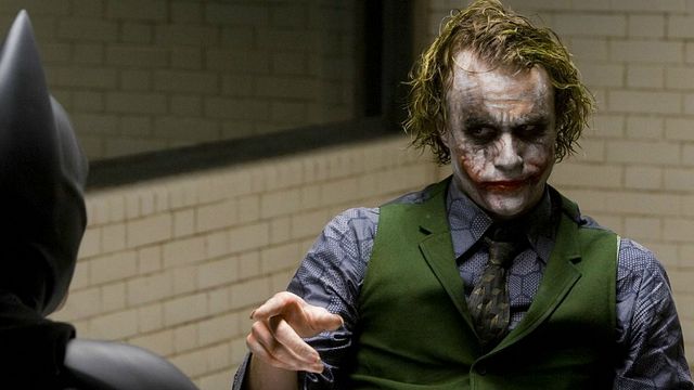 Imagem da notícia Christian Bale revela que Heath Ledger pediu para apanhar de verdade em cena de O Cavaleiro das Trevas