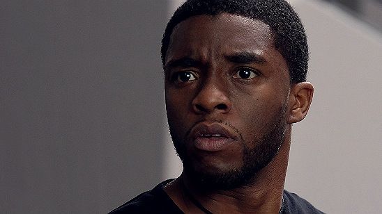 Imagem da notícia T'Challa é clicado com traje civil em foto de bastidores de Vingadores 4