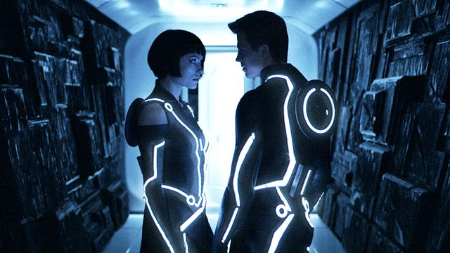 Imagem da notícia Dicas do Dia: Tron - O Legado e Efeito Borboleta estão na TV