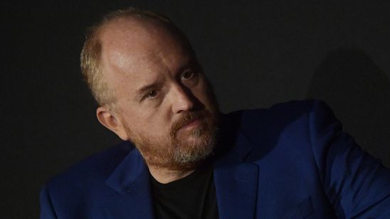 Imagem da notícia Comediante Louis C.K. é acusado de ter se masturbado na frente de cinco mulheres