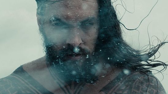 Imagem da notícia Jason Momoa cai na gargalhada ao lembrar cena que ficou fora do corte final de Liga da Justiça