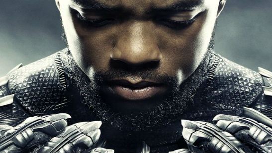 Pantera Negra: Chadwick Boseman aparece de máscara em novo cartaz
