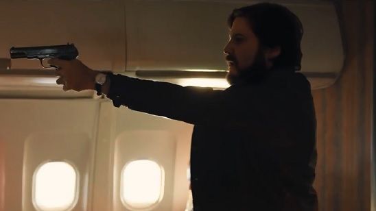 Imagem da notícia Estrelado por Daniel Brühl e Rosamund Pike, novo filme de José Padilha ganha trailer