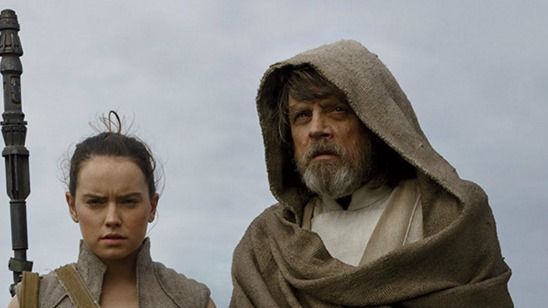 Imagem da notícia Star Wars - Os Últimos Jedi: Fãs criam petição para remover o filme do cânone