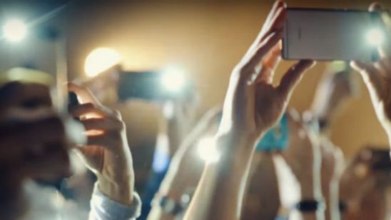 Imagem da notícia Black Mirror: Assustador vídeo de Ano Novo lembra que a tecnologia da série já existe na vida real