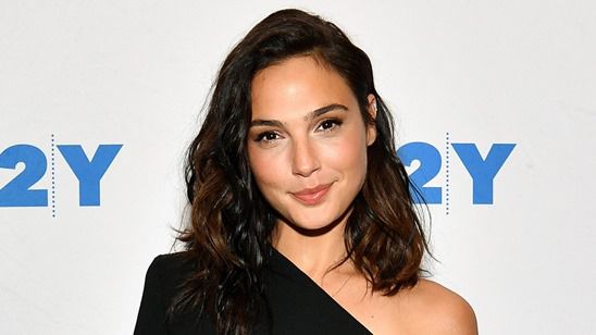 Imagem da notícia Gal Gadot explica por que não respondeu aos ataques de James Cameron a Mulher-Maravilha