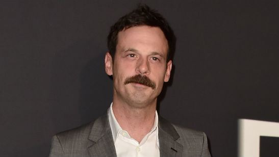 True Detective escala Scoot McNairy, de Godless e Batman vs. Superman