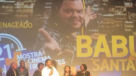 Imagem da notícia Mostra de Tiradentes 2018: Babu Santana se emociona em homenagem na abertura do festival