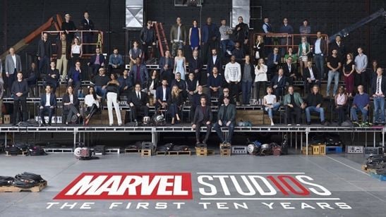Marvel Studios celebra 10 anos e reúne atores para foto oficial