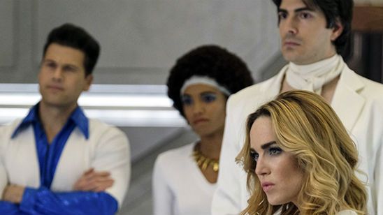 Legends of Tomorrow: Elenco se diverte ao som de "Stayin' Alive"