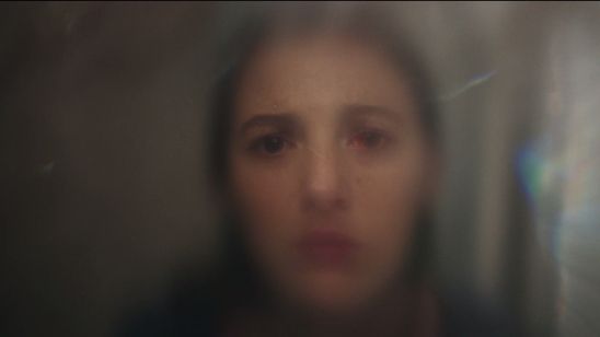 Imagem da notícia Blake Lively questiona vida a dois ao recuperar a visão no trailer de Por Trás dos Seus Olhos (Exclusivo)