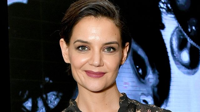 Imagem da notícia Katie Holmes vai protagonizar novo piloto da criadora de The L Word