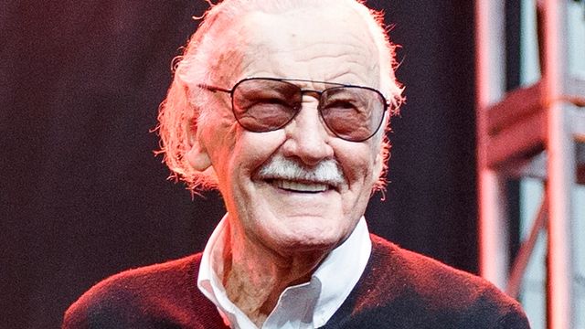 Imagem da notícia Stan Lee revela que está com pneumonia