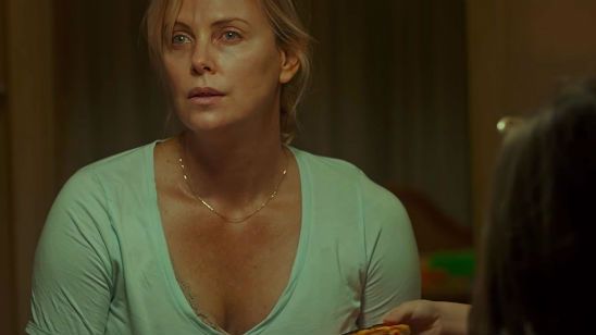 Imagem da notícia Tully: Charlize Theron faz um retrato honesto sobre maternidade em novo trailer