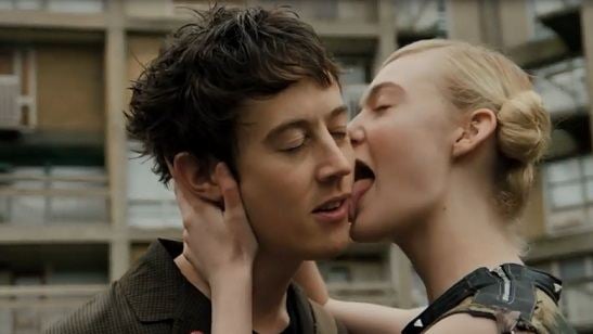 How To Talk To Girls at Parties: Punk e alienígena vivem história de amor no trailer da comédia adolescente