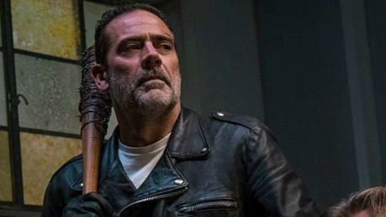 Imagem da notícia The Walking Dead: Imagens do penúltimo episódio podem ter revelado misterioso passageiro de Negan