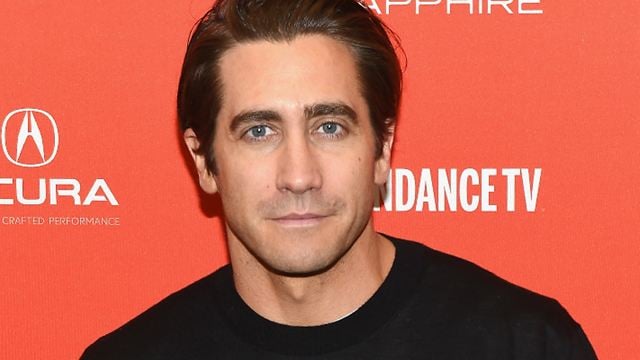 Jake Gyllenhaal nega rumor de que substituiria Ben Affleck como Batman