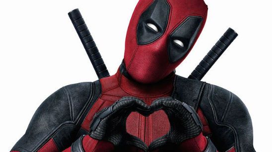 Imagem da notícia Deadpool 2: Foto traz o lado romântico do Mercenário Tagarela em homenagem para o clássico Digam o que Quiserem