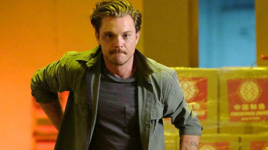 Imagem da notícia Máquina Mortífera: Clayne Crawford pede desculpas após comportamento abusivo que ameaça o futuro da série