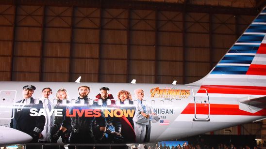 Imagem da notícia American Airlines revela avião dos Vingadores para campanha sobre o câncer