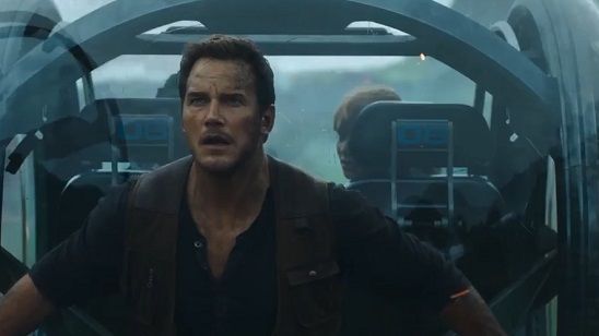 Imagem da notícia Dinossauro assusta surfistas em comercial de Jurassic World: Reino Ameaçado