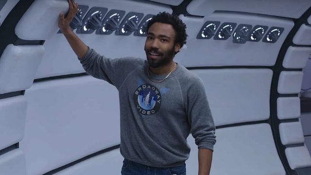 Imagem da notícia Han Solo: Donald Glover é o seu guia no tour em vídeo pela Millenium Falcon de Lando Calrissian