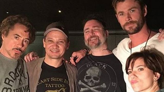 Imagem da notícia Atores de Vingadores fazem tatuagens com o símbolo da equipe