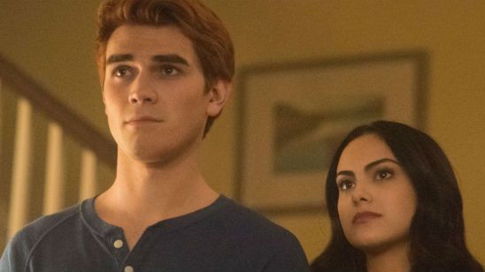 Imagem da notícia Riverdale: Showrunner fala sobre chocante acontecimento do final da segunda temporada
