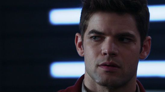 Imagem da notícia Jeremy Jordan sai do elenco regular de Supergirl