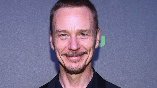 Imagem da notícia The Crown: Ator de O Exorcista será marido de Helena Bonham Carter na terceira temporada