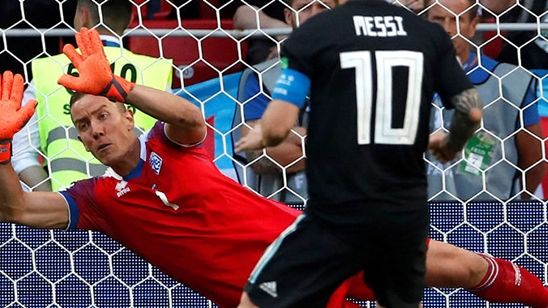 Imagem da notícia Copa do Mundo: Goleiro da Islândia que defendeu pênalti de Messi é um cineasta de mão cheia