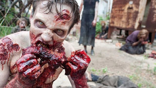 Imagem da notícia Comic-Con 2018: Produtora de The Walking Dead brinca com teoria de crossover com Breaking Bad