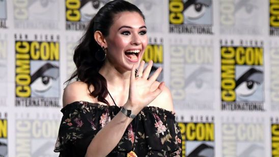 Imagem da notícia Comic-Con 2018: Nicole Maines comemora sua escalação como uma heroína transgênero em Supergirl