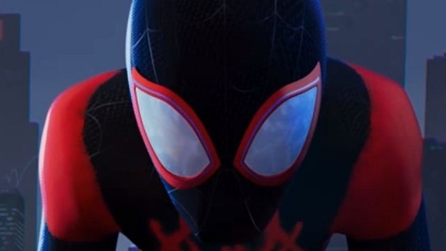 Imagem da notícia Homem-Aranha no Aranhaverso: Animação ganha nova imagem com diferentes uniformes do herói
