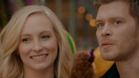 Imagem da notícia The Originals: Cena deletada do episódio final traz Klaus e Caroline em clima de romance